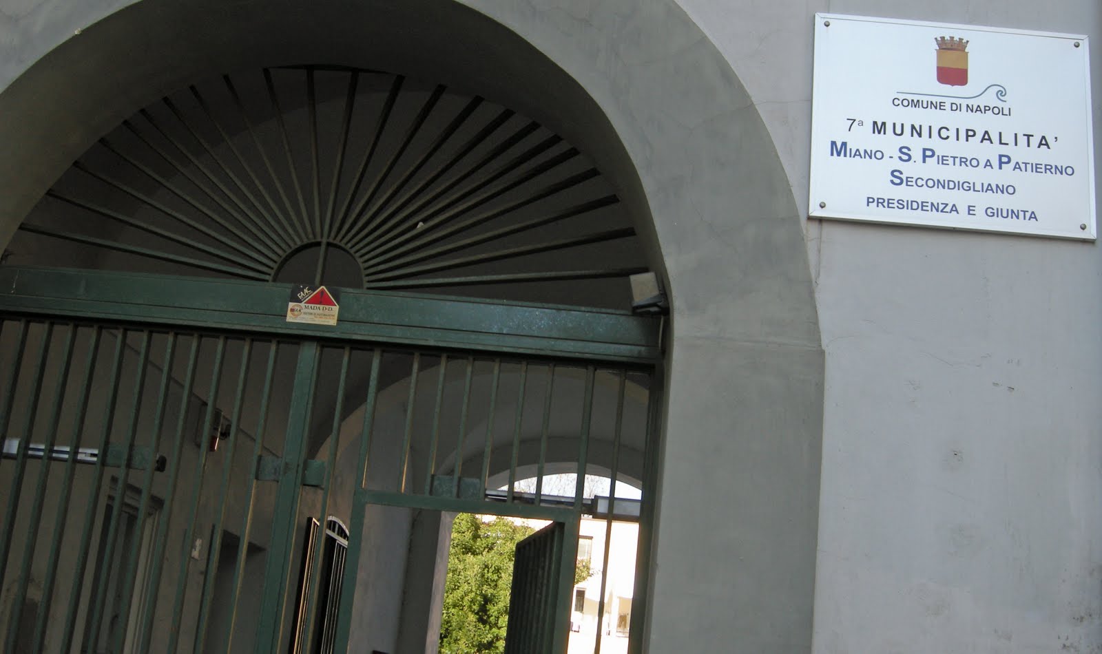 Vandalizzazione rapina a mano armata Centro Sociale Piazza Guarino s. pietro a patierno