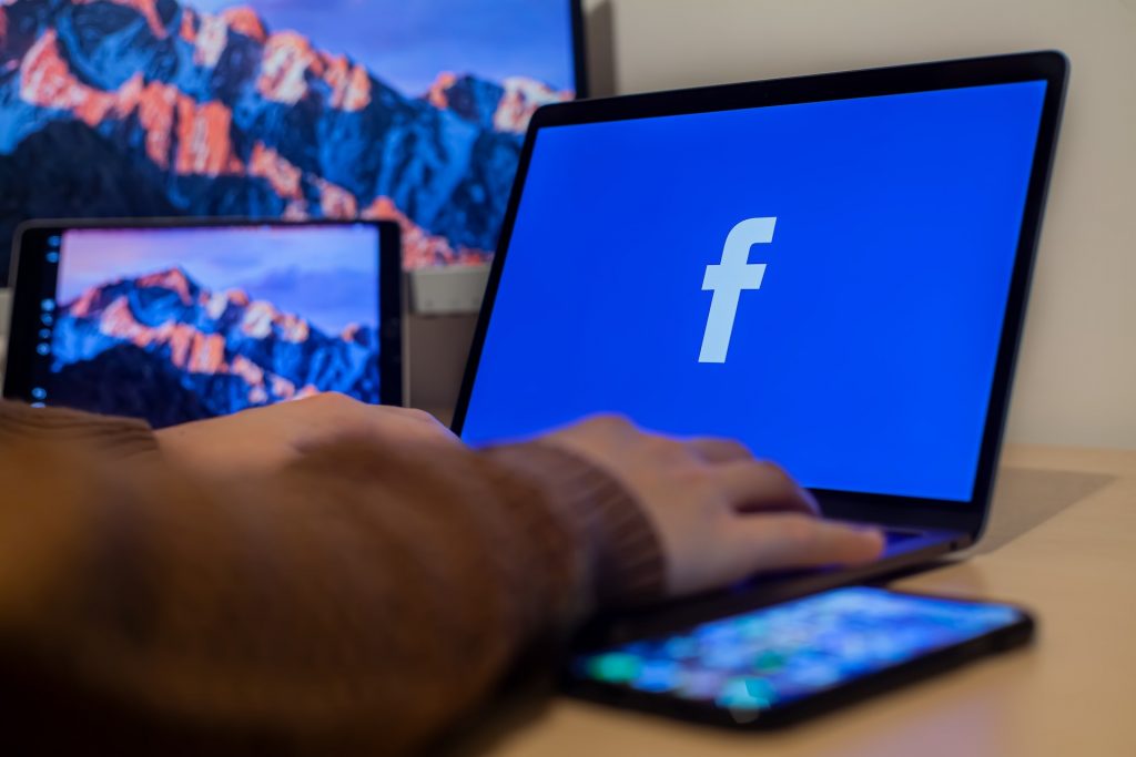 Post Facebook agenti TD denuncia codice hash